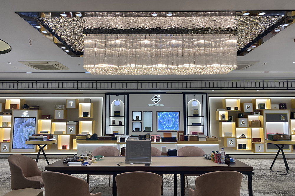 تخصيص صندوق هدايا عيد الميلاد: متعة تلقي الهدايا المغلفة بشكل جميل