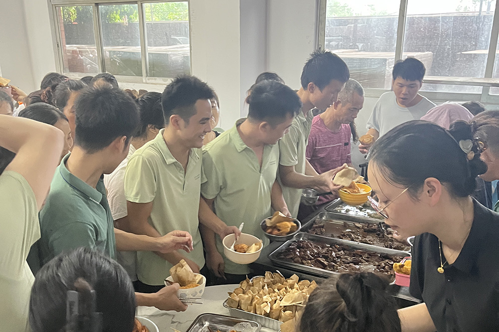 وليمة مهرجان منتصف الخريف، التجمع في رقم 13، طريق تشان الشمالي، بلدة هومين