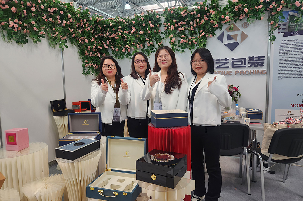 الاحتفال بمعرض ناجح في روسيا ومعاينة المعرض القادم في دبي!